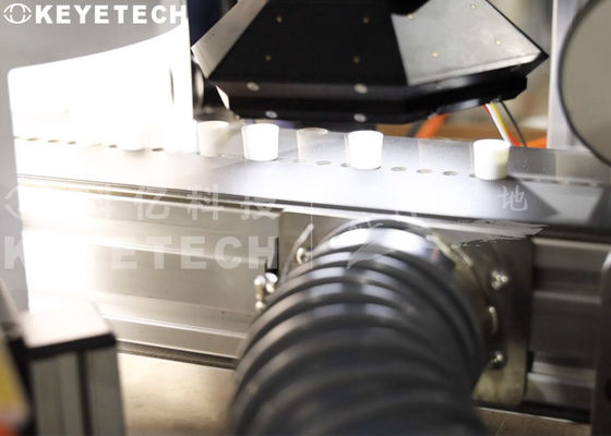 Inspectiemachine voor tandpastadopjes met geautomatiseerde materiaalbehandeling