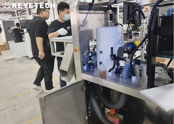 Machine voor kwaliteitsinspectie van sluitingen van flessen met online afkeur